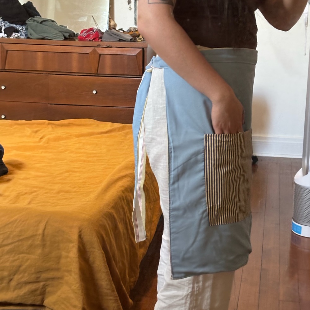 Striped Apron - Picture 6 of 6